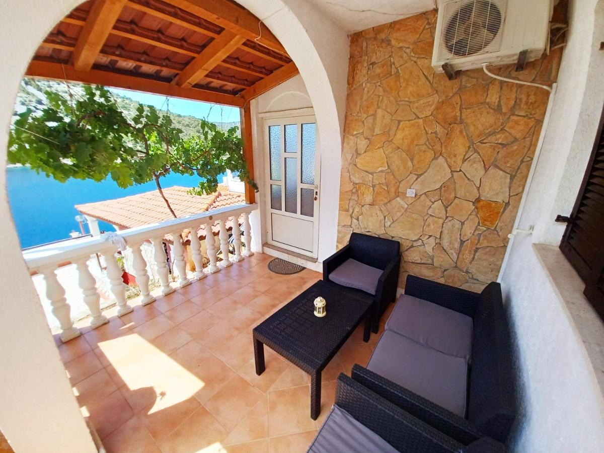 Apartments Carmen Vinisce Luaran gambar