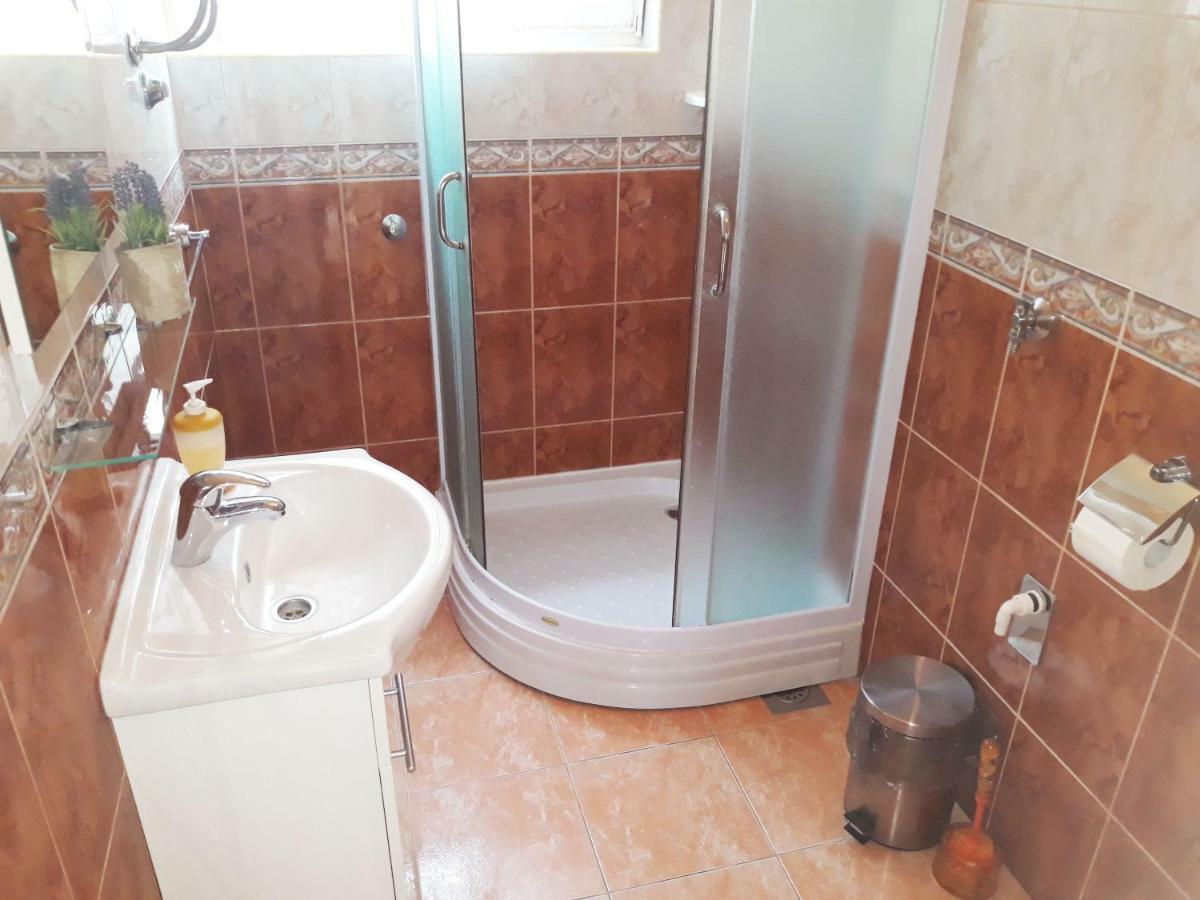 Apartments Carmen Vinisce Luaran gambar