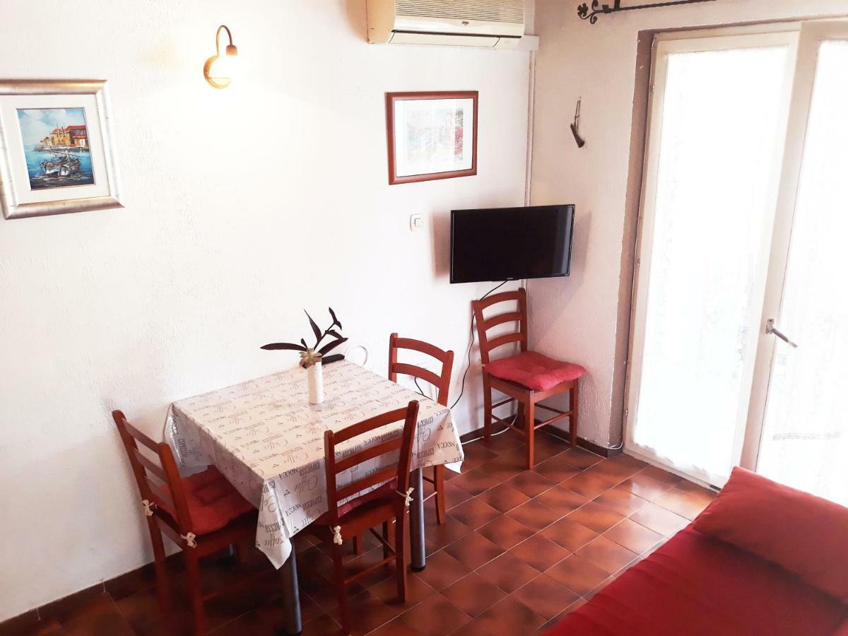 Apartments Carmen Vinisce Luaran gambar