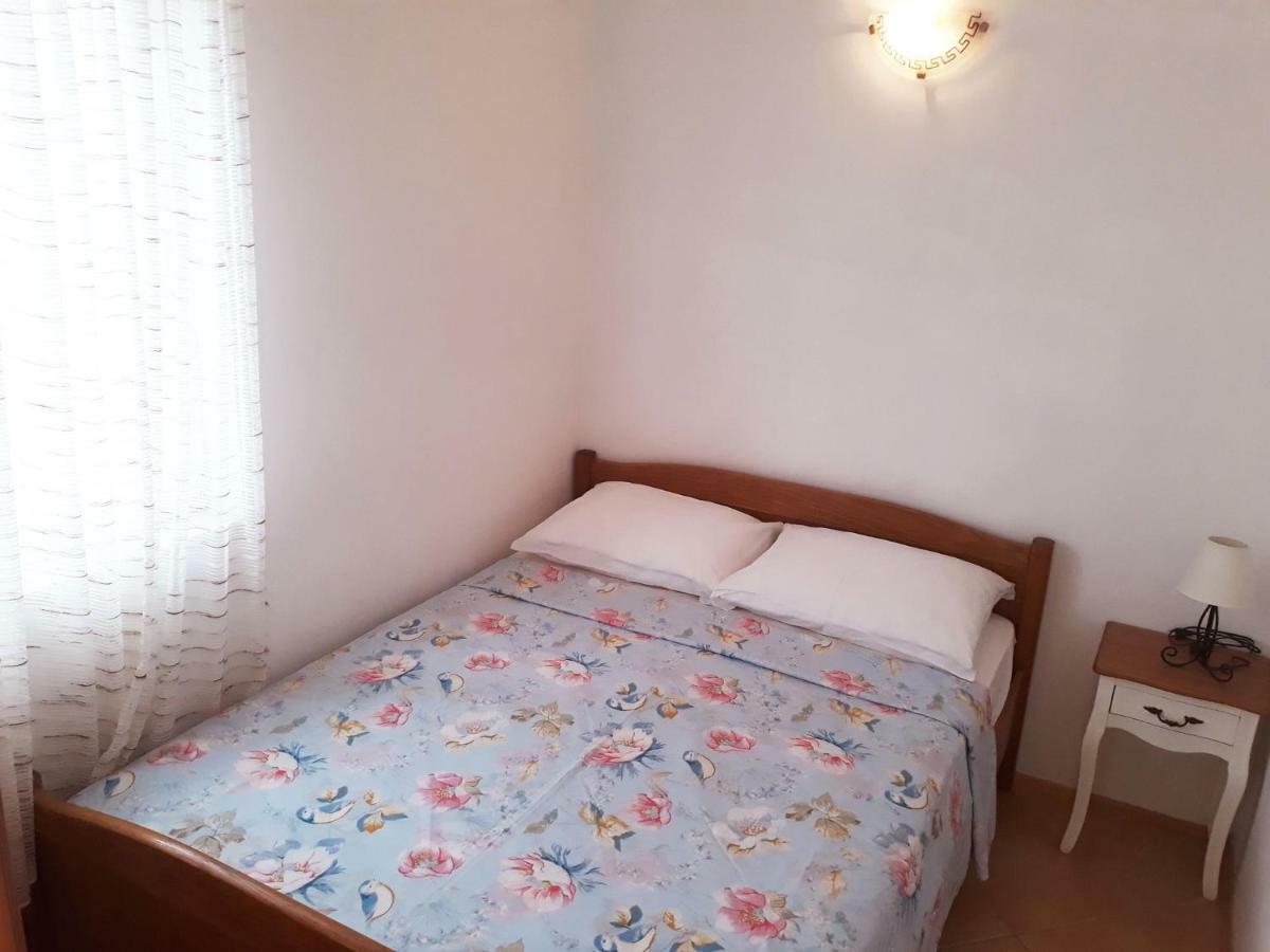 Apartments Carmen Vinisce Luaran gambar