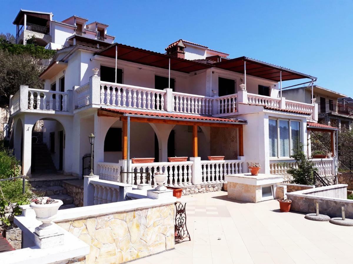 Apartments Carmen Vinisce Luaran gambar